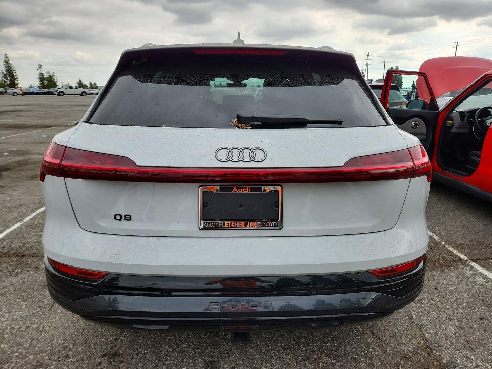 47649736 :رقم المزاد ، WA15AAGE0RB026412 vin ، 2024 Audi Q8 E-tron مزاد بيع