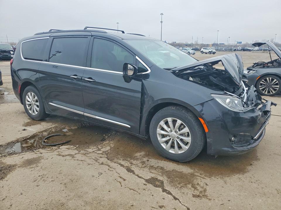 48594746 :رقم المزاد ، 2C4RC1BG0HR517282 vin ، 2017 Chrysler Pacifica مزاد بيع