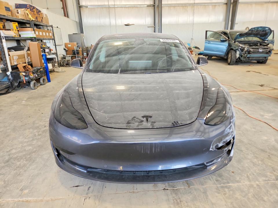 50403386 :رقم المزاد ، 5YJ3E1EB2JF114034 vin ، 2018 Tesla Model 3 مزاد بيع