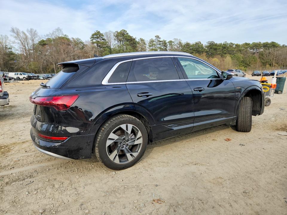 48457096 :رقم المزاد ، WA1AAAGE9MB011267 vin ، 2021 Audi E-tron مزاد بيع