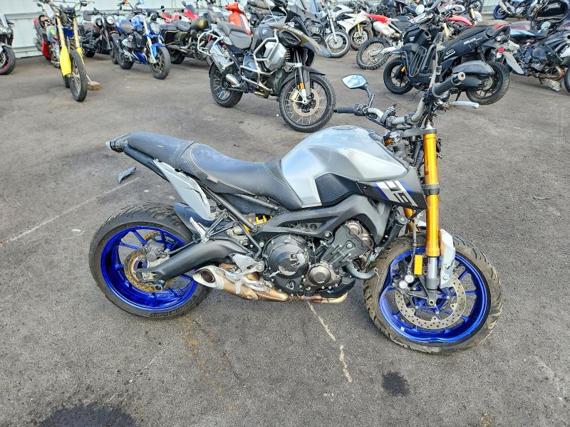 51444026 :رقم المزاد ، JYARN33E5FA006411 vin ، 2015 Yama Fz09 مزاد بيع