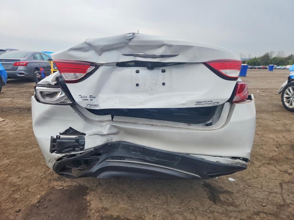 50853106 :رقم المزاد ، 1C3CCCEG9FN589500 vin ، 2015 Chrysler 200 مزاد بيع