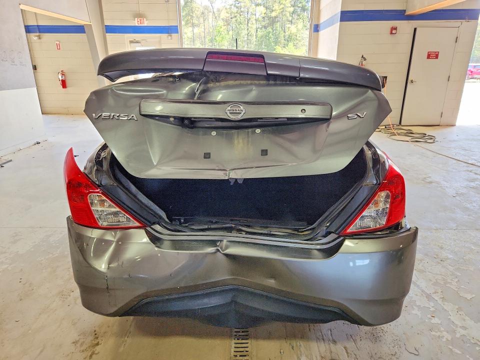 48750596 :رقم المزاد ، 3N1CN7AP4JL878816 vin ، 2018 Nissan Versa مزاد بيع