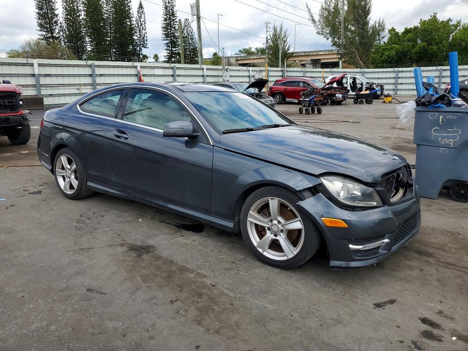 51340146 :رقم المزاد ، WDDGJ4HB3FG357283 vin ، 2015 Mercedes-benz C مزاد بيع