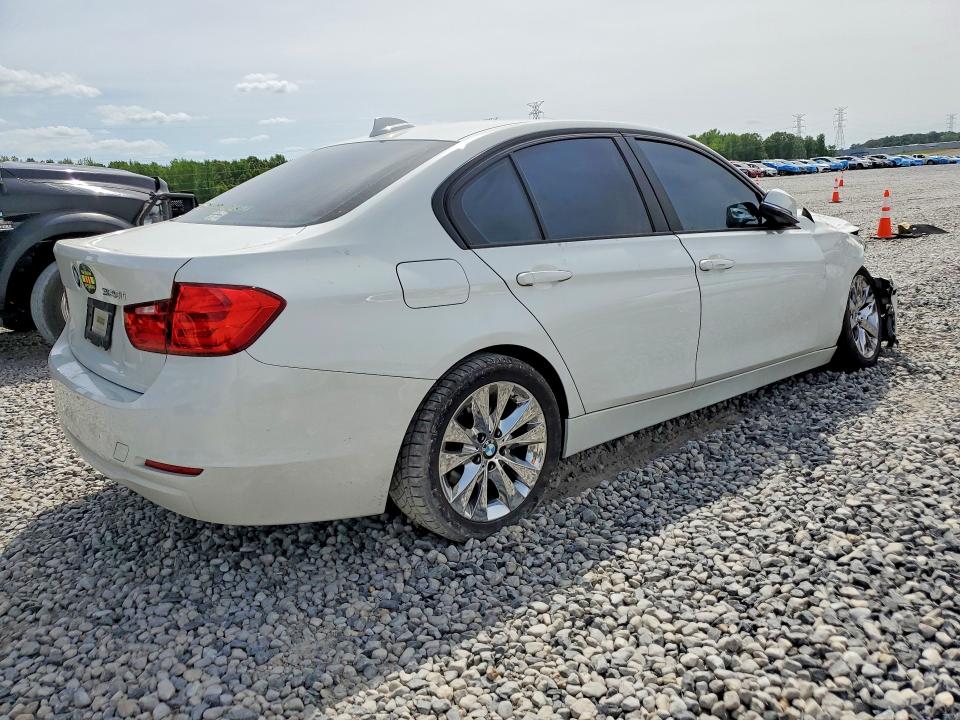 50006996 :رقم المزاد ، WBA3B1G53FNT05306 vin ، 2015 Bmw 320 مزاد بيع