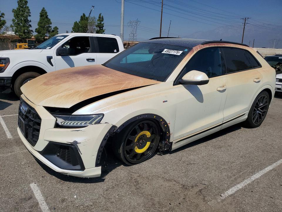49027176 :رقم المزاد ، WA1EVAF15MD001148 vin ، 2021 Audi Q8 مزاد بيع