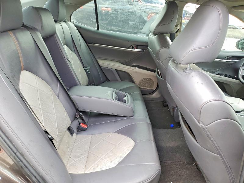 48864606 :رقم المزاد ، 4T1BZ1HK2JU019410 vin ، 2018 Toyota Camry مزاد بيع