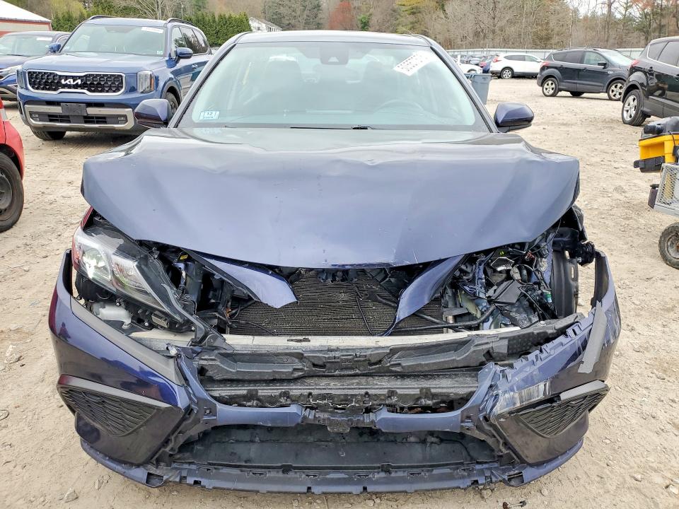 50557376 :رقم المزاد ، 4T1G11AK7MU567611 vin ، 2021 Toyota Camry مزاد بيع