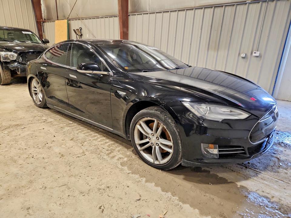 45995746 :رقم المزاد ، 5YJSA1AC3DFP11171 vin ، 2013 Tesla Model S مزاد بيع