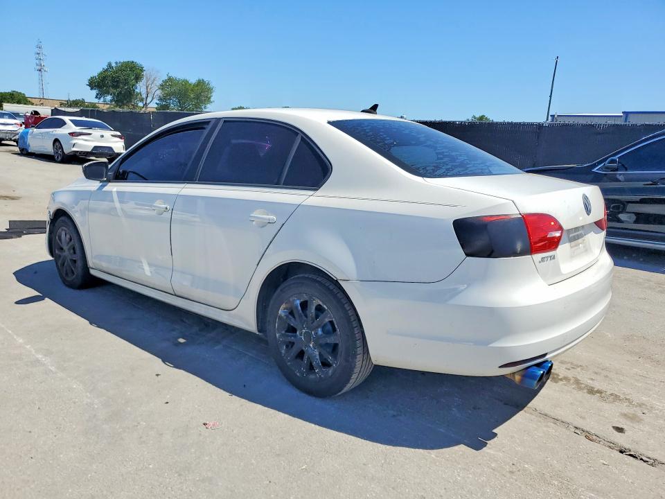 50130586 :رقم المزاد ، 3VWDX7AJ3BM364682 vin ، 2011 Volkswagen Jetta مزاد بيع