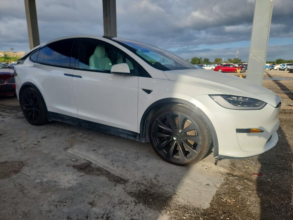Продажа на аукционе авто 2022 Tesla Model X, vin: 7SAXCBE63NF343590, номер лота: 49390076