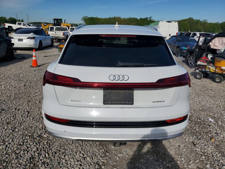 2022 Audi E-tron მანქანა იყიდება აუქციონზე, vin: WA1LAAGE4NB032523, აუქციონის ნომერი: 48898336