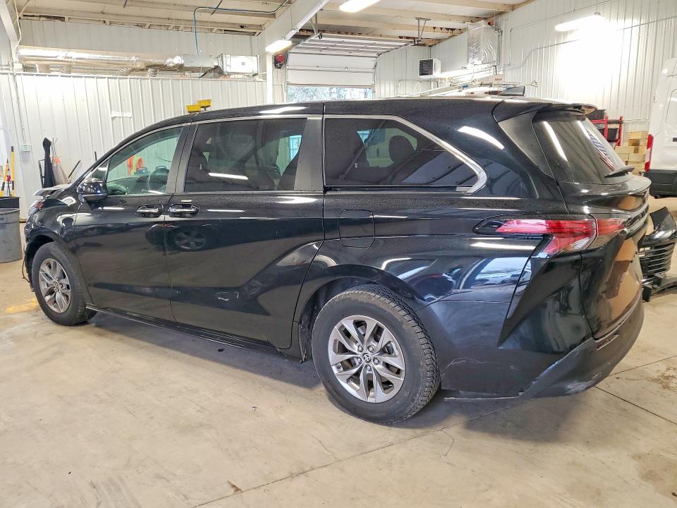 51158796 :رقم المزاد ، 5TDYRKEC2NS100497 vin ، 2022 Toyota Sienna مزاد بيع