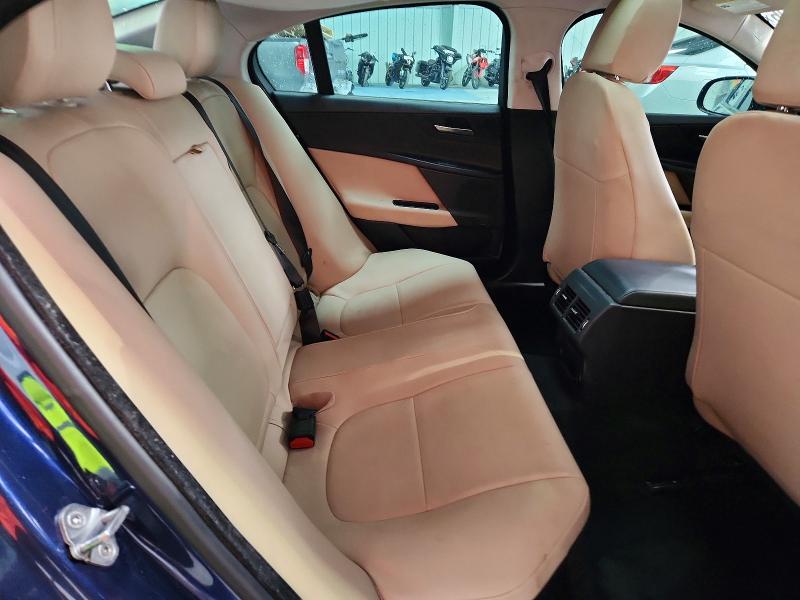 49364596 :رقم المزاد ، SAJAR4BG9HA972795 vin ، 2017 Jaguar Xe مزاد بيع