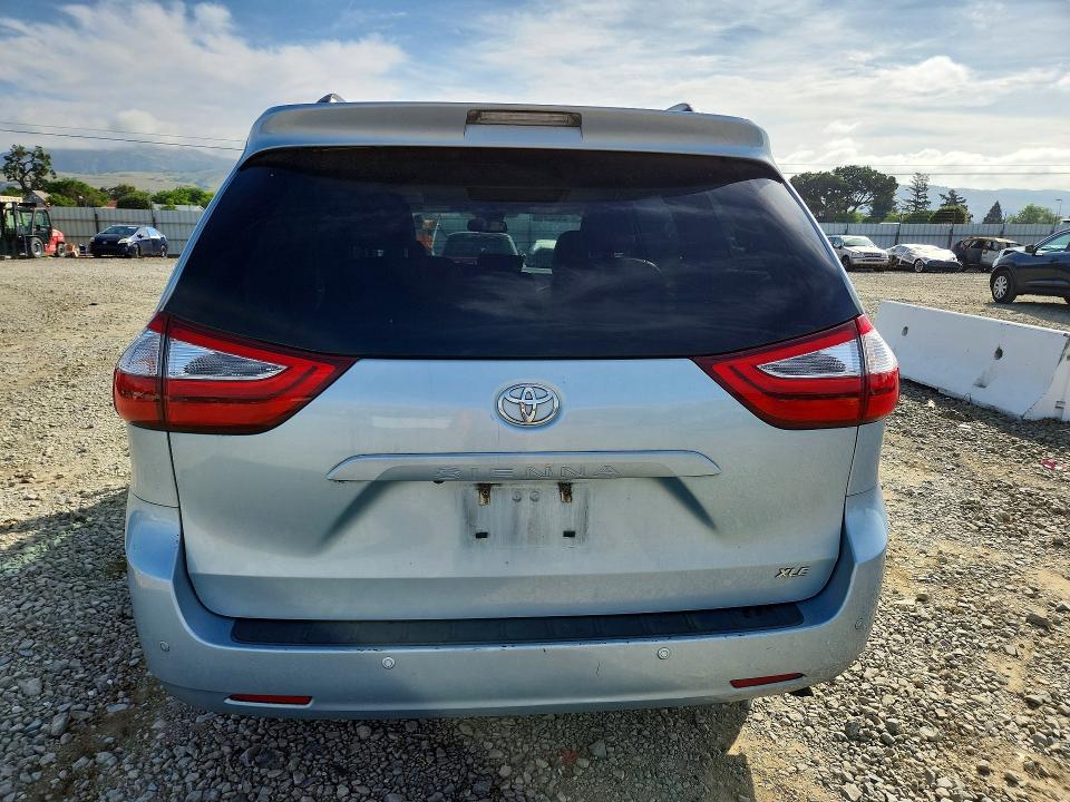 2017 Toyota Sienna მანქანა იყიდება აუქციონზე, vin: 5TDYZ3DC0HS888854, აუქციონის ნომერი: 50131776