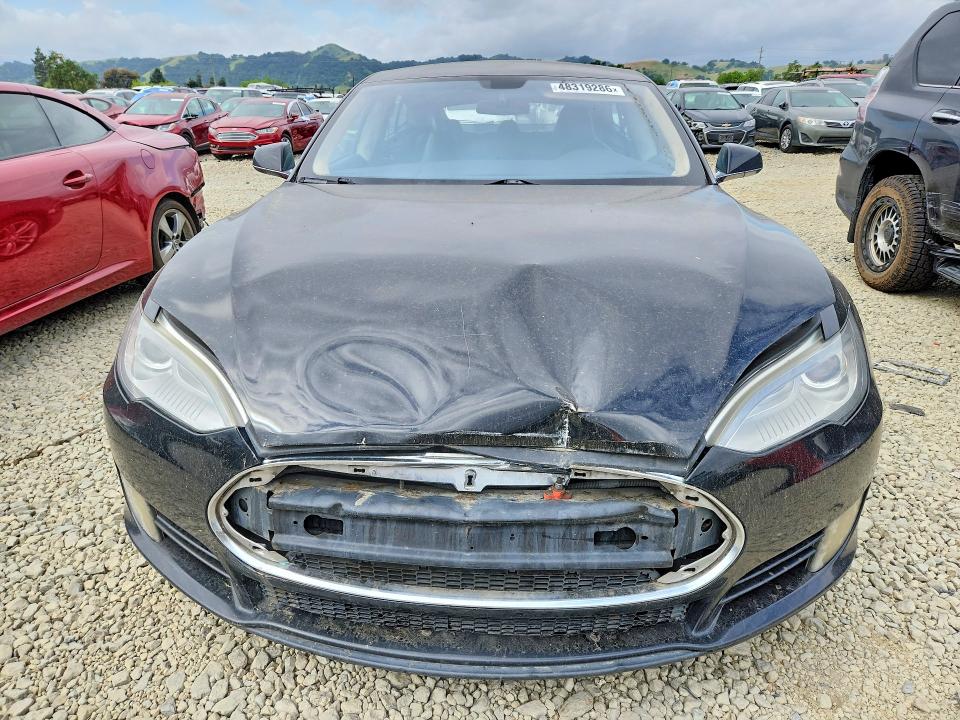 48319286 :رقم المزاد ، 5YJSA1H14EFP44685 vin ، 2014 Tesla Model S مزاد بيع