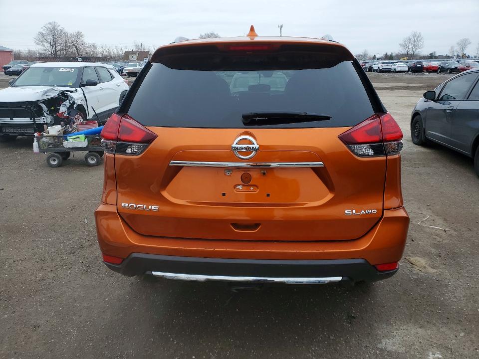 47740196 :رقم المزاد ، 5N1AT2MV9HC800122 vin ، 2017 Nissan Rogue مزاد بيع