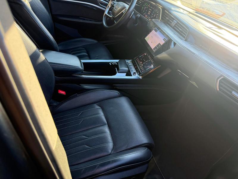 48879726 :رقم المزاد ، WA1VAAGE7KB006583 vin ، 2019 Audi E-tron مزاد بيع