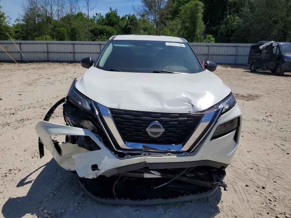 50744796 :رقم المزاد ، 5N1BT3AA5NC702521 vin ، 2022 Nissan Rogue مزاد بيع