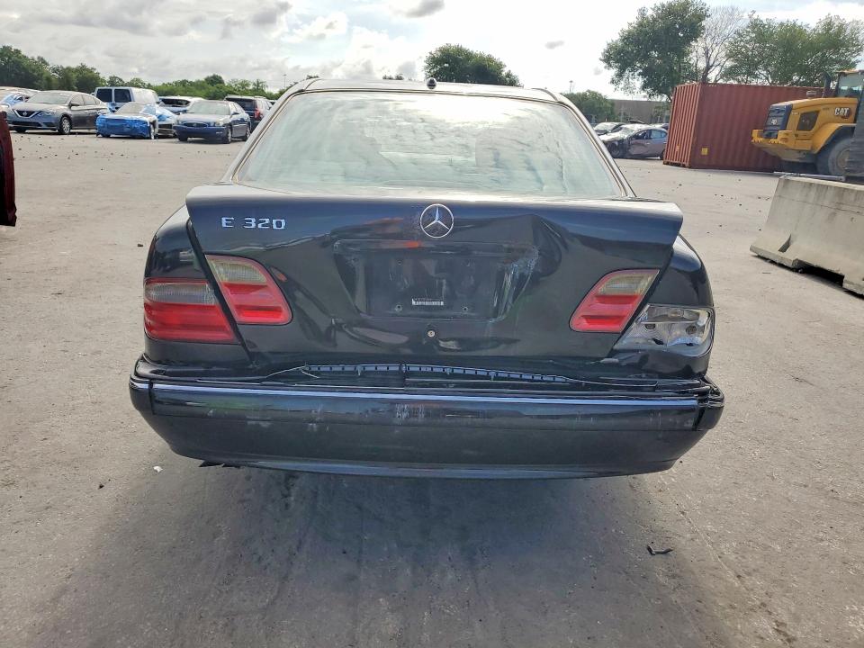 51661196 :رقم المزاد ، WDBJF82J22X069921 vin ، 2002 Mercedes-benz E مزاد بيع