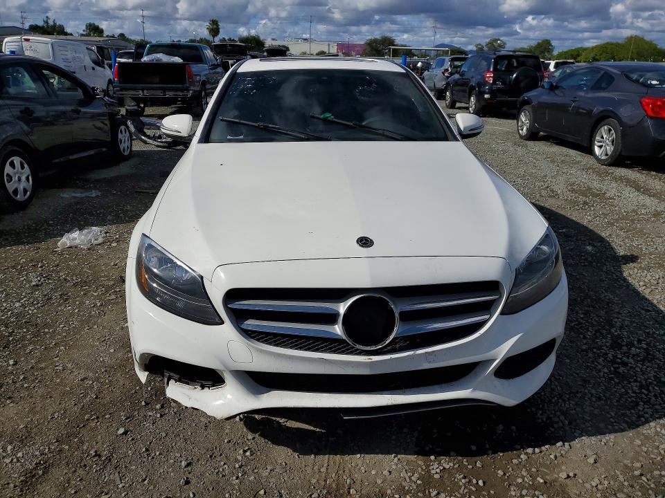 50001246 :رقم المزاد ، 55SWF4JB2JU257520 vin ، 2018 Mercedes-benz C مزاد بيع