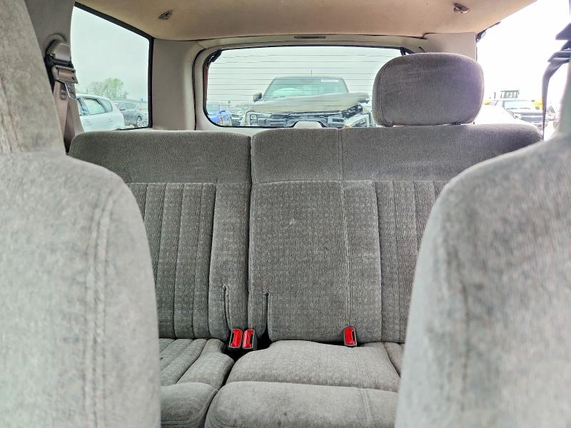 49545406 :رقم المزاد ، 1GNCS13W0Y2152672 vin ، 2000 Chevrolet Blazer مزاد بيع