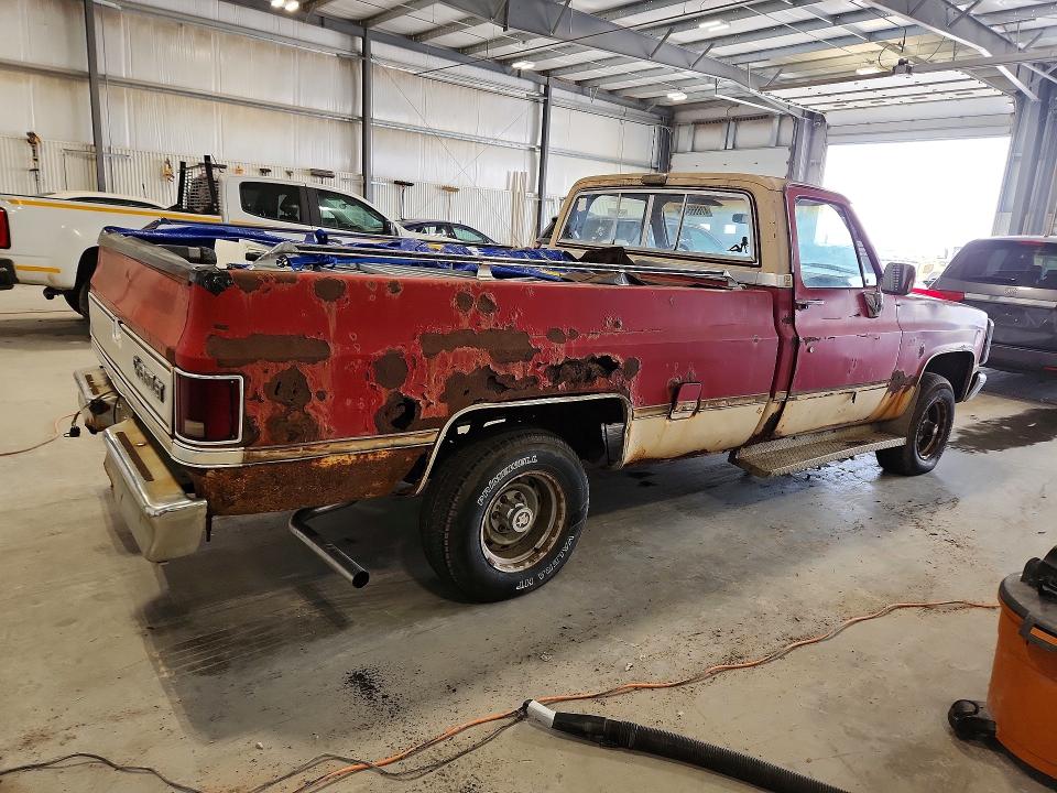 47655546 :رقم المزاد ، 1GCEK14H5FJ107652 vin ، 1985 Chev K10 مزاد بيع