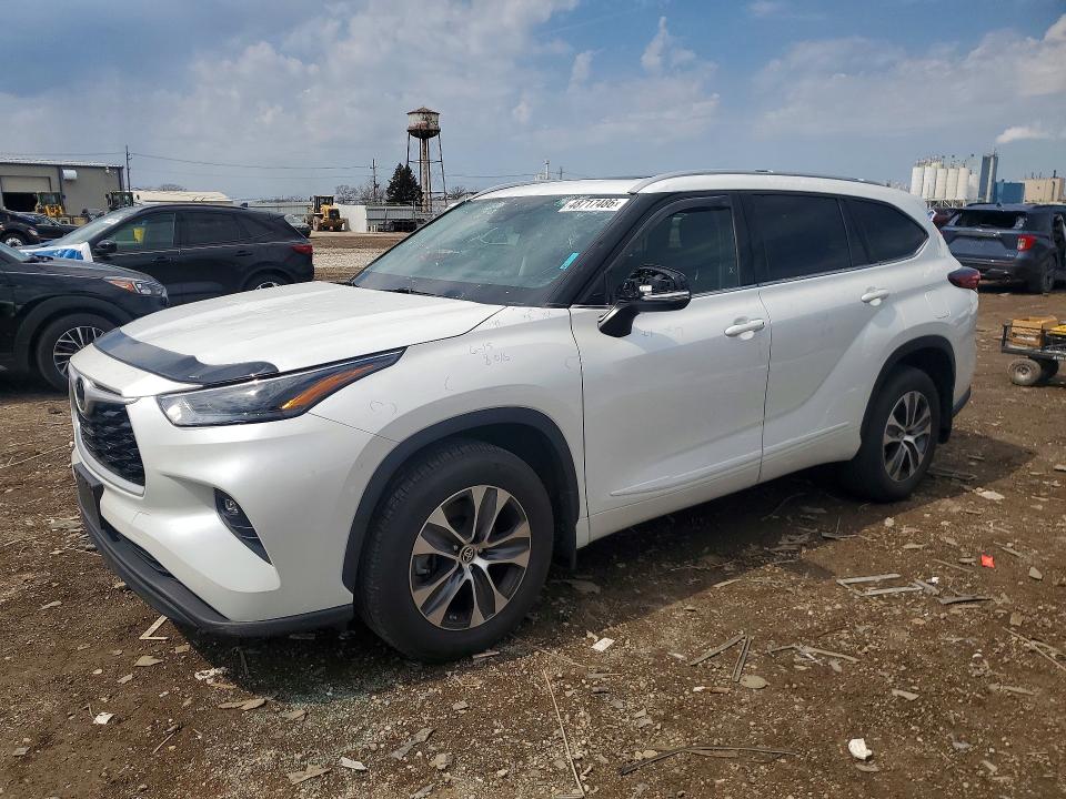48717486 :رقم المزاد ، 5TDGZRBH6NS239634 vin ، 2022 Toyota Highlander مزاد بيع