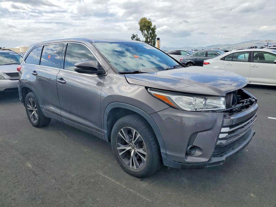 51532656 :رقم المزاد ، 5TDZARFHXJS036430 vin ، 2018 Toyota Highlander مزاد بيع