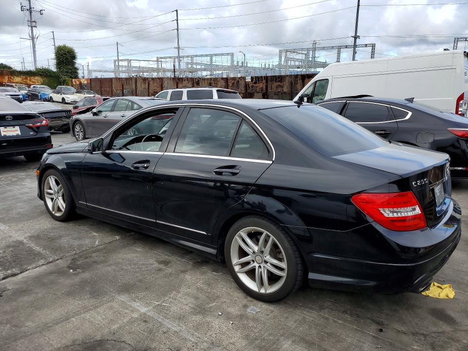 Продажа на аукционе авто 2013 Mercedes-benz C, vin: WDDGF4HB6DA851655, номер лота: 49597546