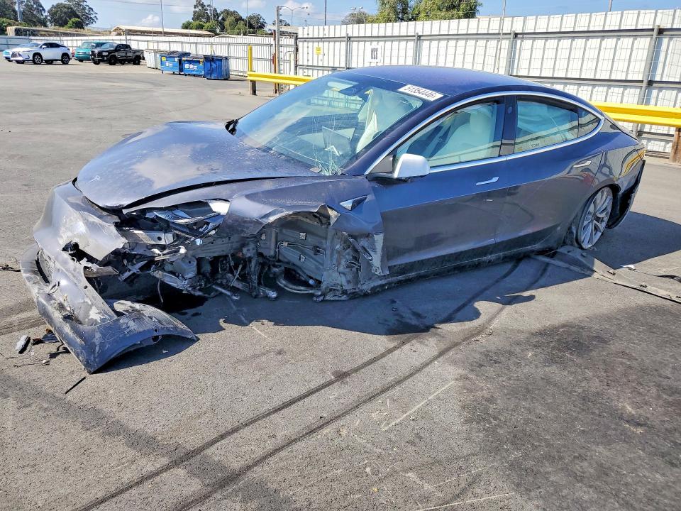 Продажа на аукционе авто 2018 Tesla Model 3, vin: 5YJ3E1EB0JF182834, номер лота: 51354446