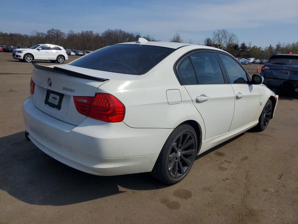49814996 :رقم المزاد ، WBAPK7C50BA972409 vin ، 2011 Bmw 328 مزاد بيع