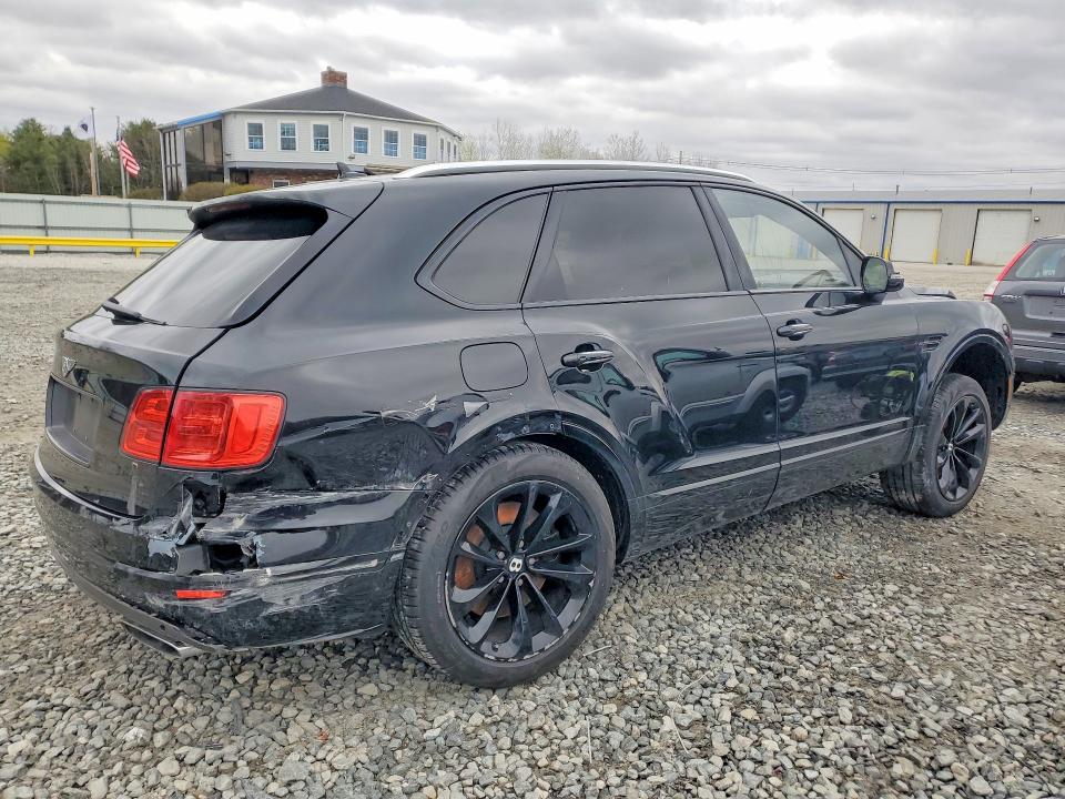 50581156 :رقم المزاد ، SJAAC2ZV7HC014561 vin ، 2017 Bentley Bentayga مزاد بيع