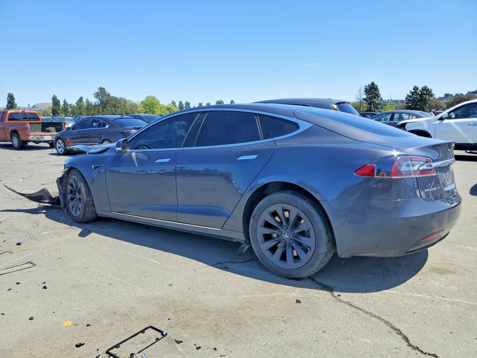 Продажа на аукционе авто 2018 Tesla Model S, vin: 5YJSA1E27JF292867, номер лота: 49921136