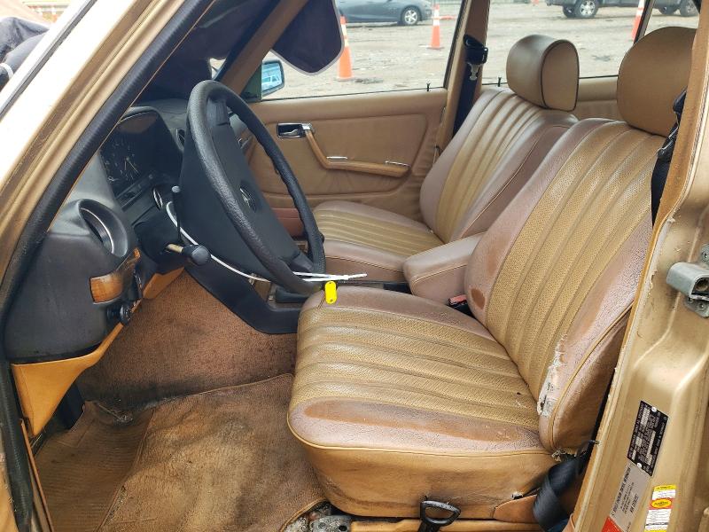 51351846 :رقم المزاد ، WDBAB23A4CB327183 vin ، 1982 Mercedes-benz 240 مزاد بيع