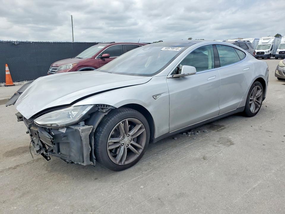 Продажа на аукционе авто 2015 Tesla Model S, vin: 5YJSA1E15FF114891, номер лота: 50579916