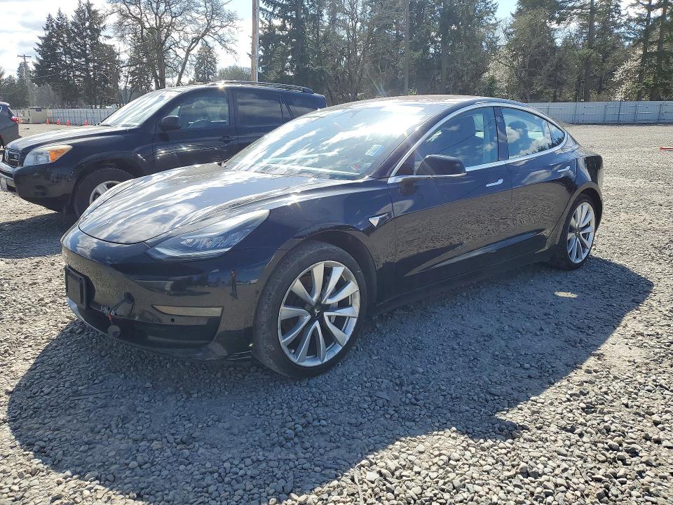 49266276 :رقم المزاد ، 5YJ3E1EA3JF046446 vin ، 2018 Tesla Model 3 مزاد بيع