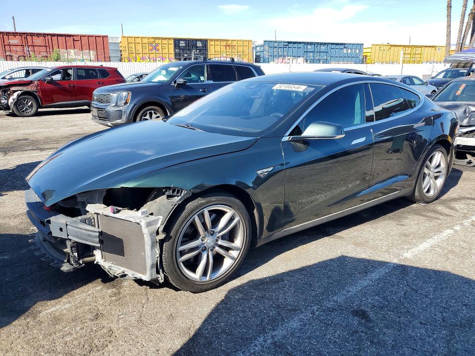 50186546 :رقم المزاد ، 5YJSA1H17EFP63683 vin ، 2014 Tesla Model S مزاد بيع