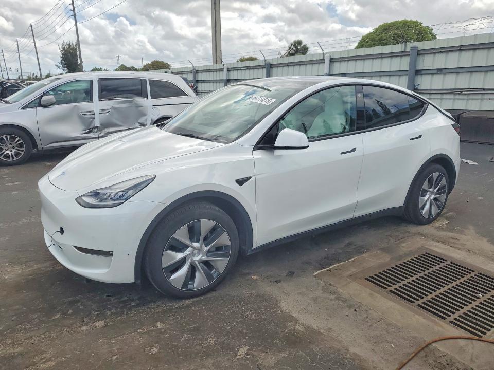 46714816 :رقم المزاد ، 5YJYGDEE9MF151663 vin ، 2021 Tesla Model Y مزاد بيع
