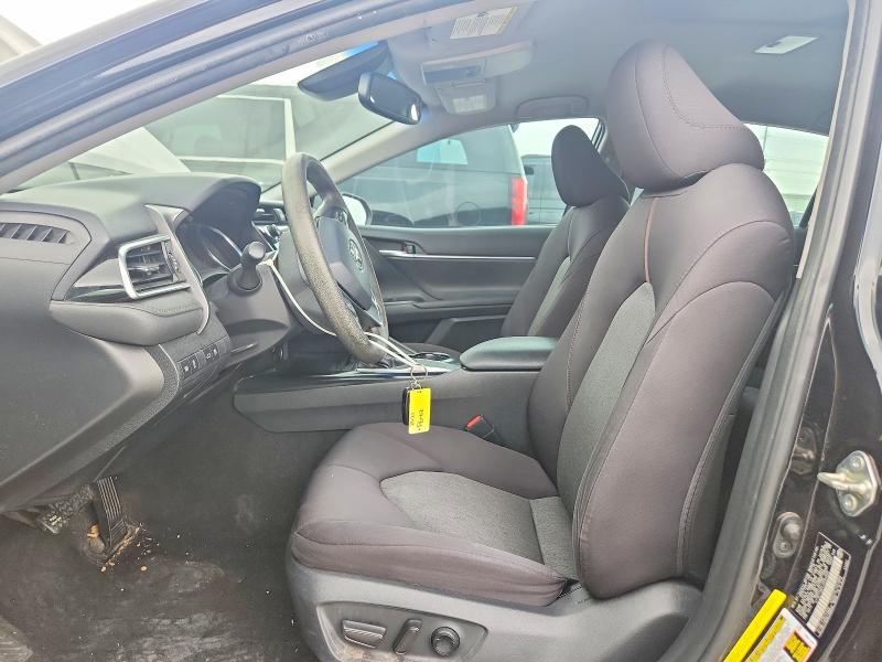 51317316 :رقم المزاد ، 4T1B11HK2JU082806 vin ، 2018 Toyota Camry مزاد بيع