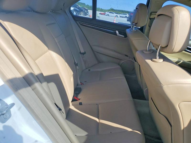 Продажа на аукционе авто 2013 Mercedes-benz C, vin: WDDGF4HB2DR272437, номер лота: 49680296