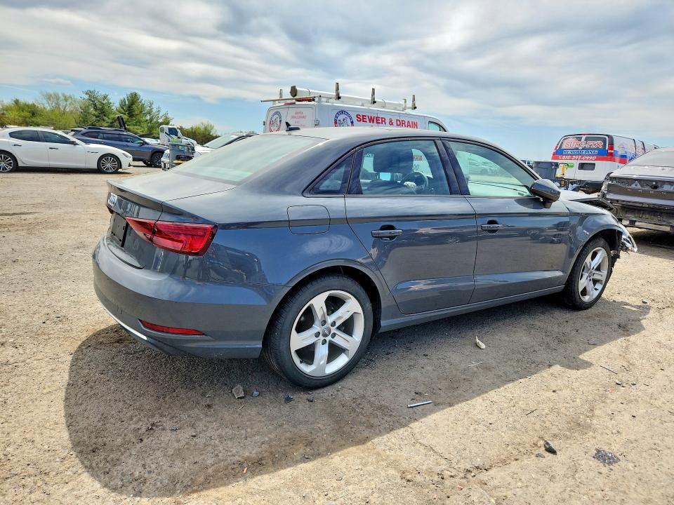 Продажа на аукционе авто 2018 Audi A3, vin: WAUAUGFF6J1068728, номер лота: 49647106