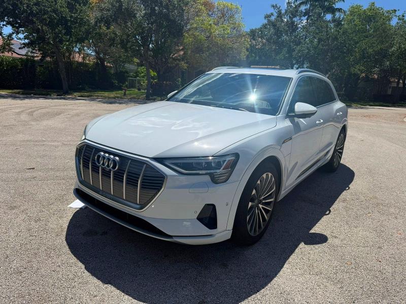 2019 Audi E-tron მანქანა იყიდება აუქციონზე, vin: WA1VAAGE9KB023322, აუქციონის ნომერი: 51556306