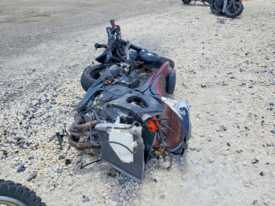 51132216 :رقم المزاد ، JS1GR7KA762104494 vin ، 2006 Suzuki Gsx-r750 مزاد بيع