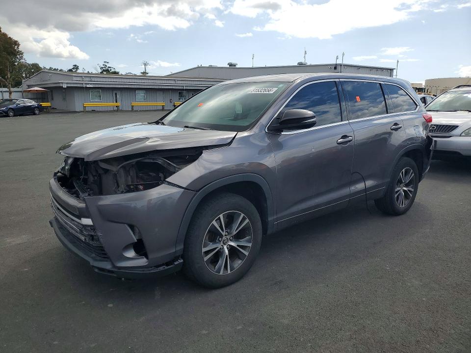 51532656 :رقم المزاد ، 5TDZARFHXJS036430 vin ، 2018 Toyota Highlander مزاد بيع