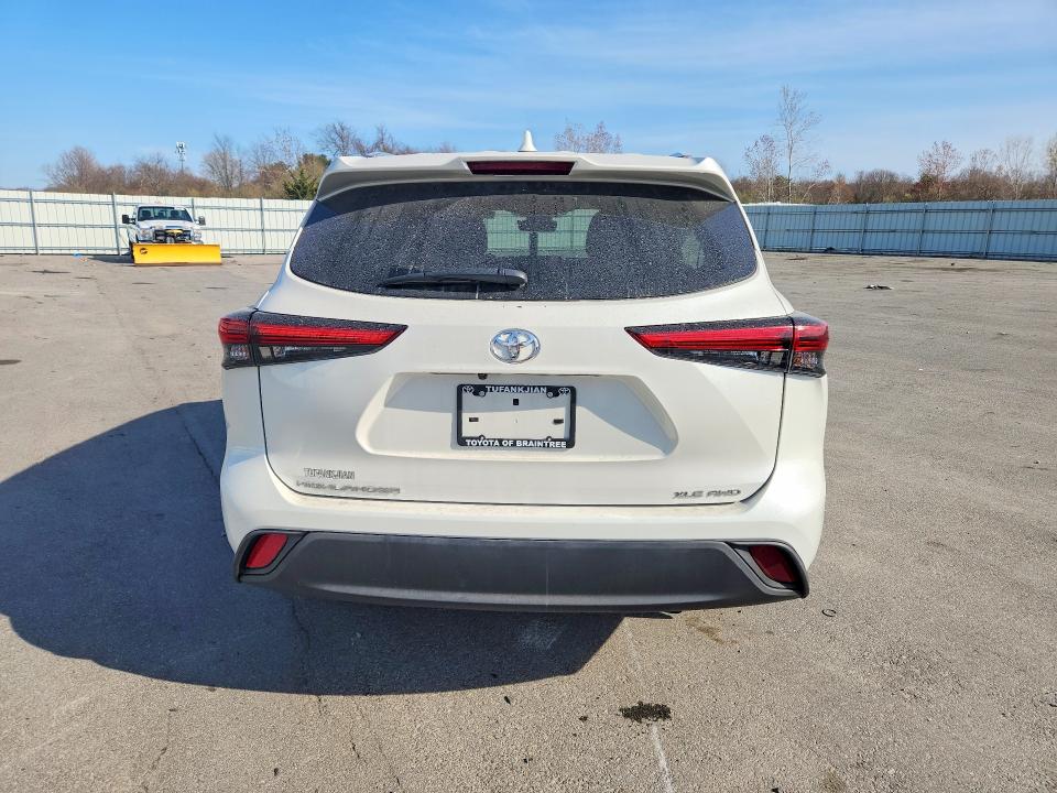 Продажа на аукционе авто 2021 Toyota Highlander, vin: 5TDGZRBH6MS130251, номер лота: 49512646