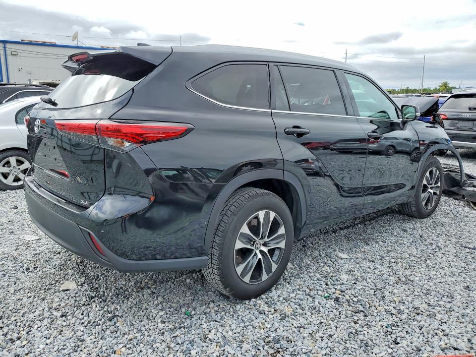 49173926 :رقم المزاد ، 5TDHZRAHXNS101598 vin ، 2022 Toyota Highlander مزاد بيع