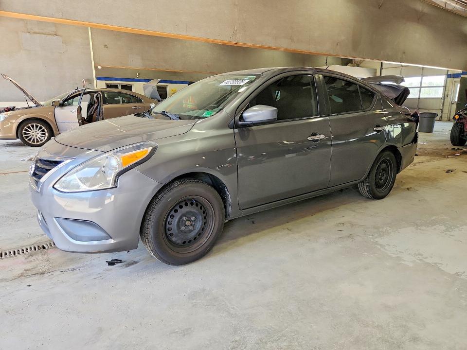 48750596 :رقم المزاد ، 3N1CN7AP4JL878816 vin ، 2018 Nissan Versa مزاد بيع