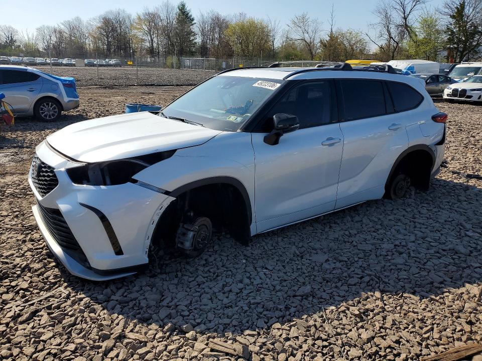 Auction sale of the 2022 Toyota Highlander, vin: 5TDJZRBH8NS166580, lot number: 49223106