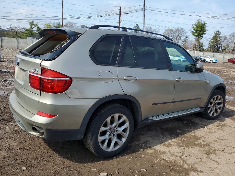 48648336 :رقم المزاد ، 5UXZV4C57BL406588 vin ، 2011 Bmw X5 مزاد بيع